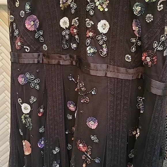 Chelsea & Violet black dress size 6 with sequined flowers - Picture 3 of 7